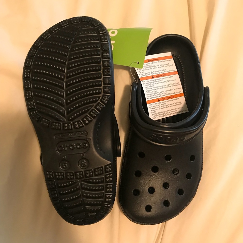Women’s crocs - classic NWT